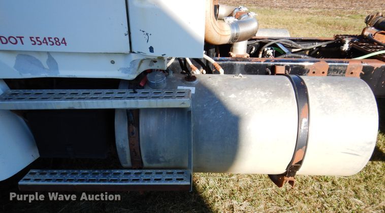 image for item KY9563 2000 Sterling AT9500  semi truck