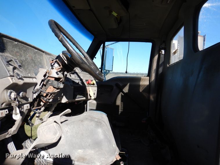 image for item KY9563 2000 Sterling AT9500  semi truck