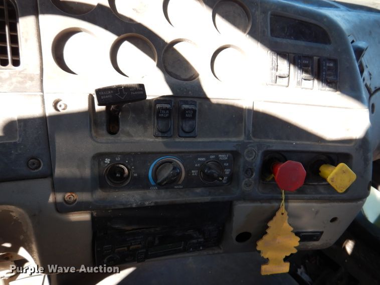 image for item KY9563 2000 Sterling AT9500  semi truck