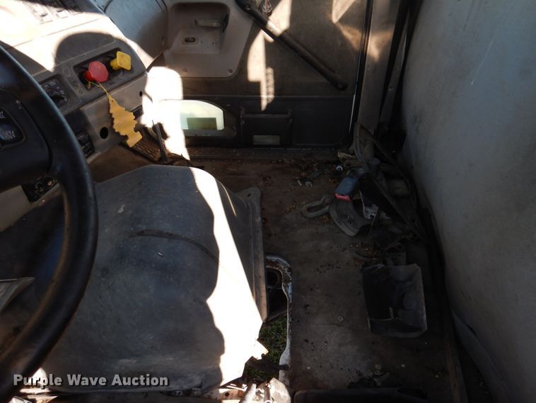 image for item KY9563 2000 Sterling AT9500  semi truck