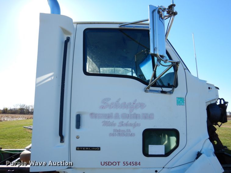 image for item KY9563 2000 Sterling AT9500  semi truck