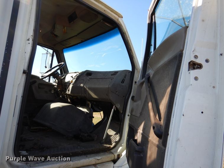 image for item KY9563 2000 Sterling AT9500  semi truck