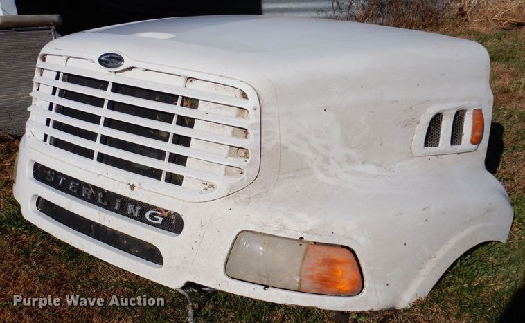 image for item KY9563 2000 Sterling AT9500  semi truck