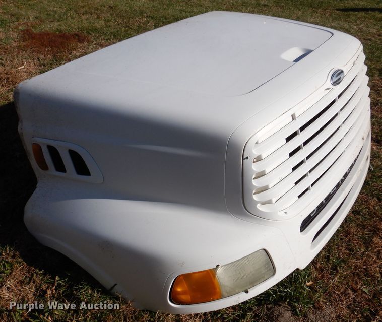 image for item KY9563 2000 Sterling AT9500  semi truck