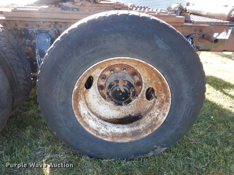 image for item KY9563 2000 Sterling AT9500  semi truck