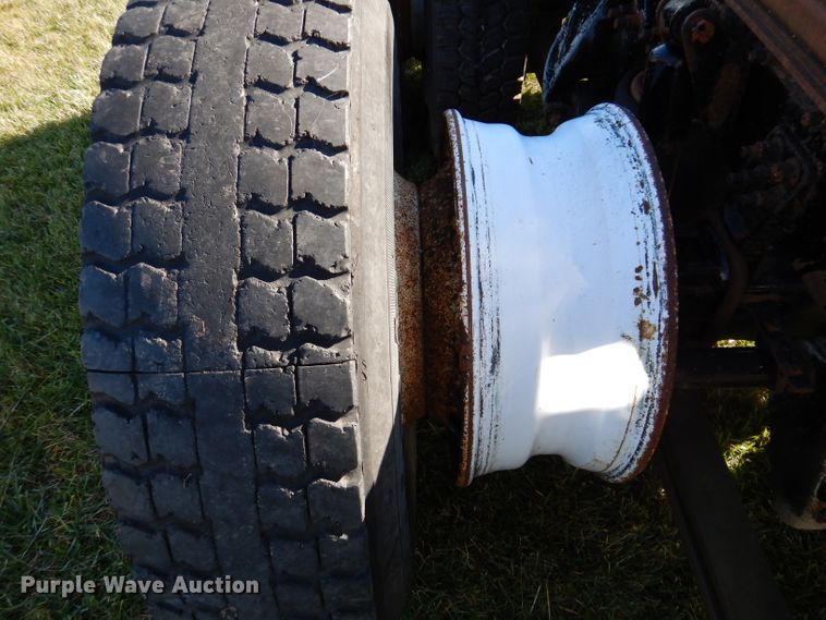 image for item KY9563 2000 Sterling AT9500  semi truck