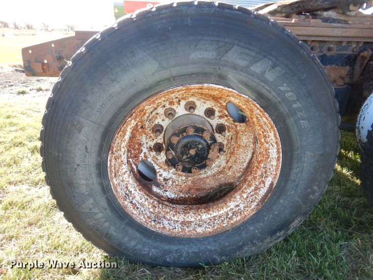 image for item KY9563 2000 Sterling AT9500  semi truck