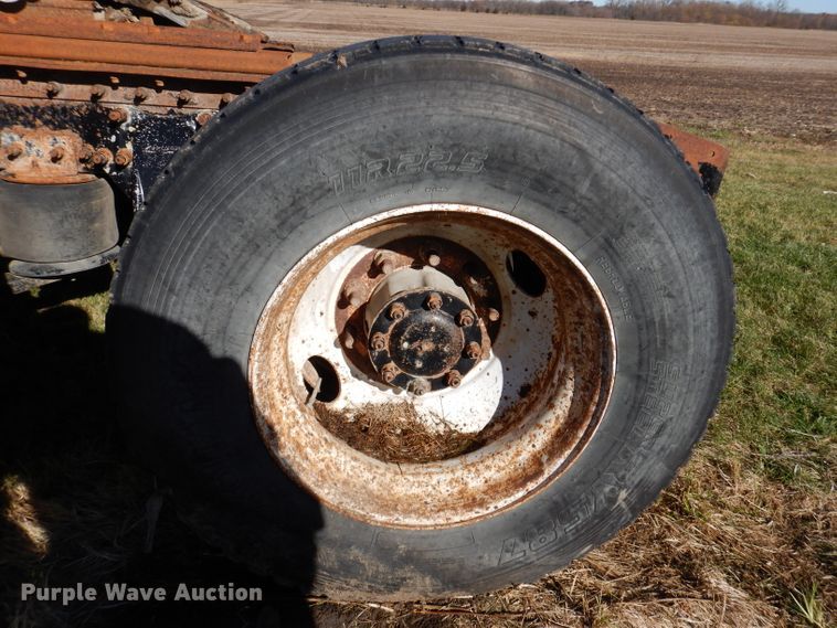 image for item KY9563 2000 Sterling AT9500  semi truck