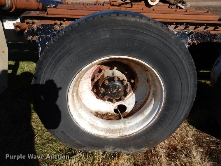 image for item KY9563 2000 Sterling AT9500  semi truck