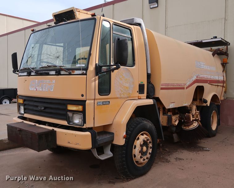 image for item KY9753 1988 Ford Cargo CF7000  street sweeper truck