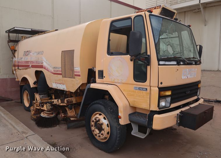 image for item KY9753 1988 Ford Cargo CF7000  street sweeper truck