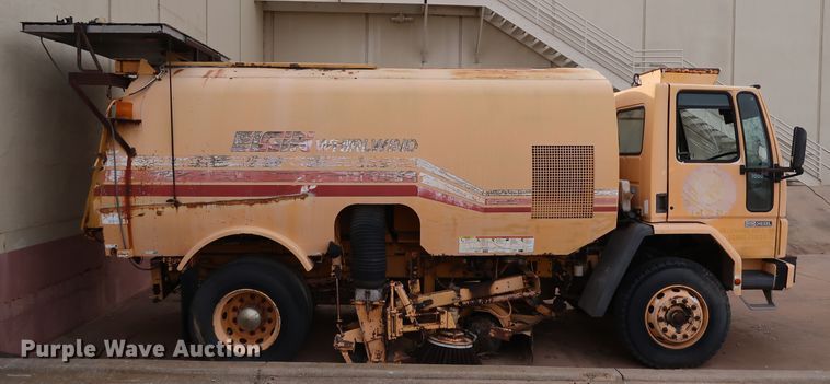 image for item KY9753 1988 Ford Cargo CF7000  street sweeper truck