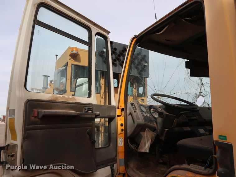 image for item KY9753 1988 Ford Cargo CF7000  street sweeper truck