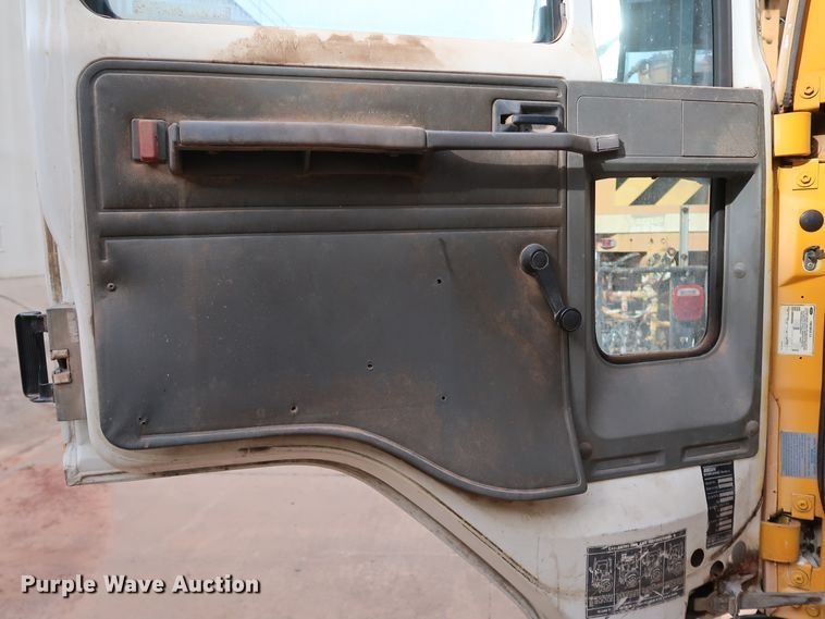 image for item KY9753 1988 Ford Cargo CF7000  street sweeper truck