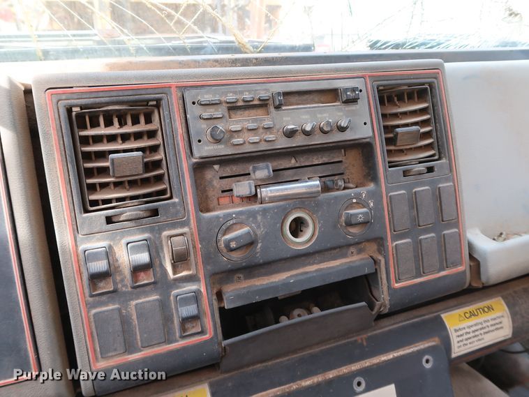 image for item KY9753 1988 Ford Cargo CF7000  street sweeper truck