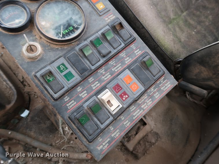 image for item KY9753 1988 Ford Cargo CF7000  street sweeper truck