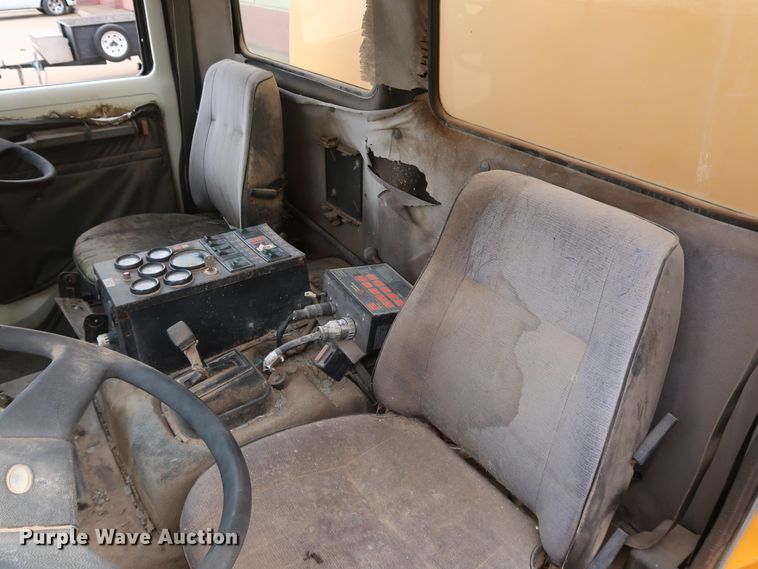 image for item KY9753 1988 Ford Cargo CF7000  street sweeper truck