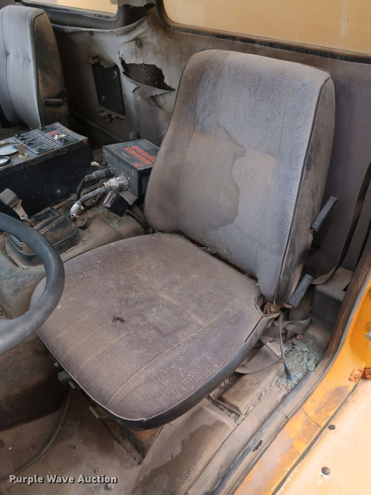 image for item KY9753 1988 Ford Cargo CF7000  street sweeper truck