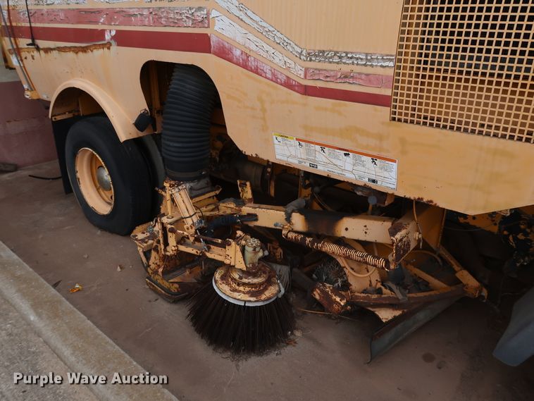 image for item KY9753 1988 Ford Cargo CF7000  street sweeper truck