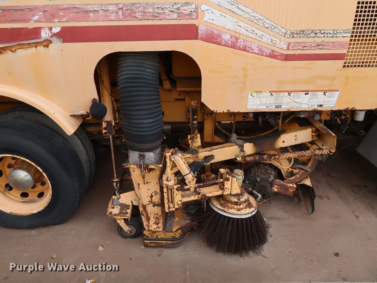 image for item KY9753 1988 Ford Cargo CF7000  street sweeper truck