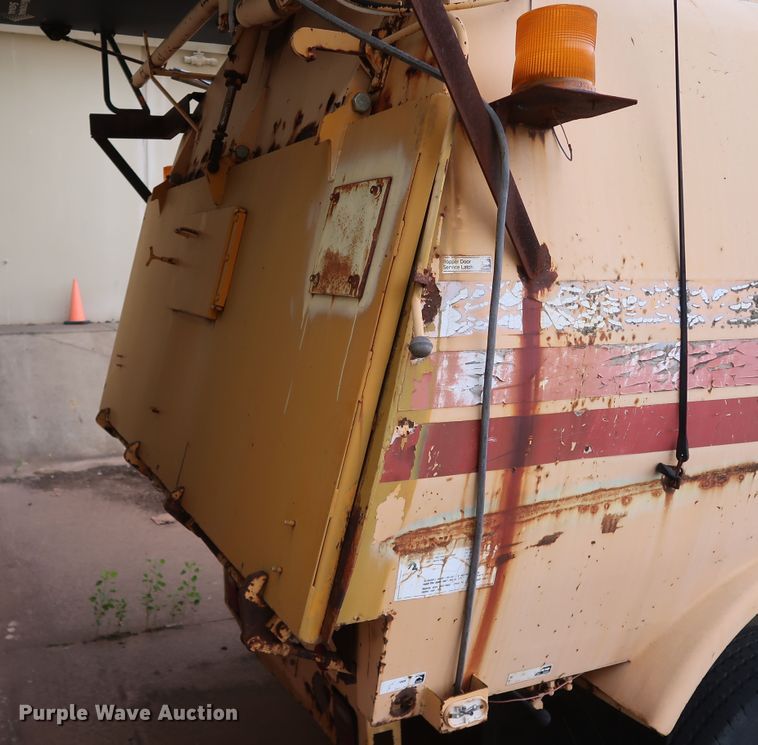 image for item KY9753 1988 Ford Cargo CF7000  street sweeper truck