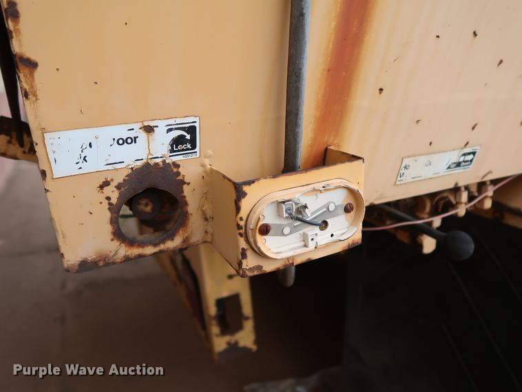 image for item KY9753 1988 Ford Cargo CF7000  street sweeper truck