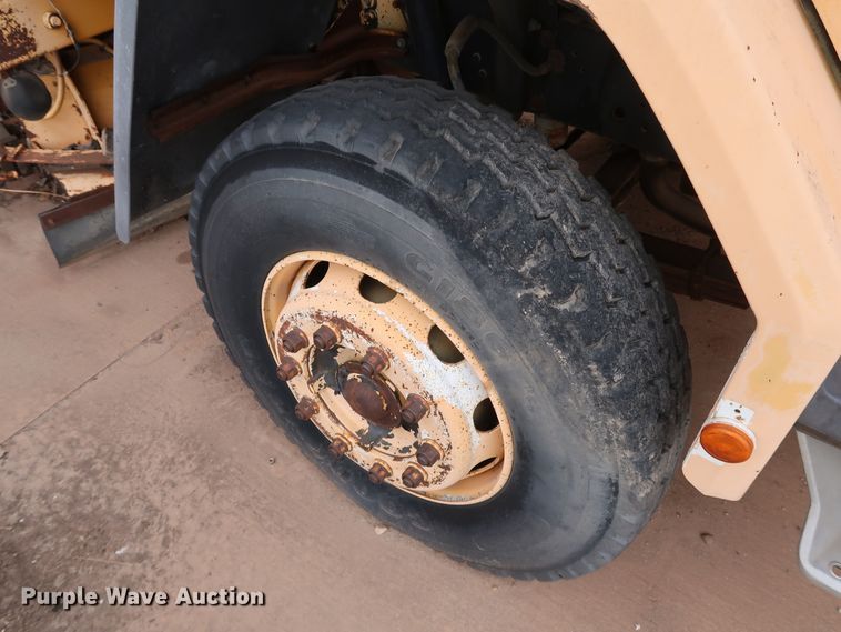 image for item KY9753 1988 Ford Cargo CF7000  street sweeper truck