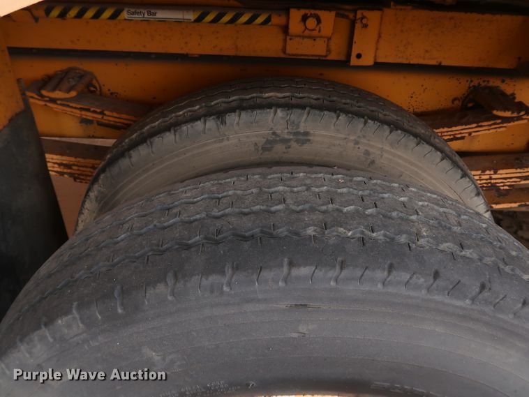 image for item KY9753 1988 Ford Cargo CF7000  street sweeper truck