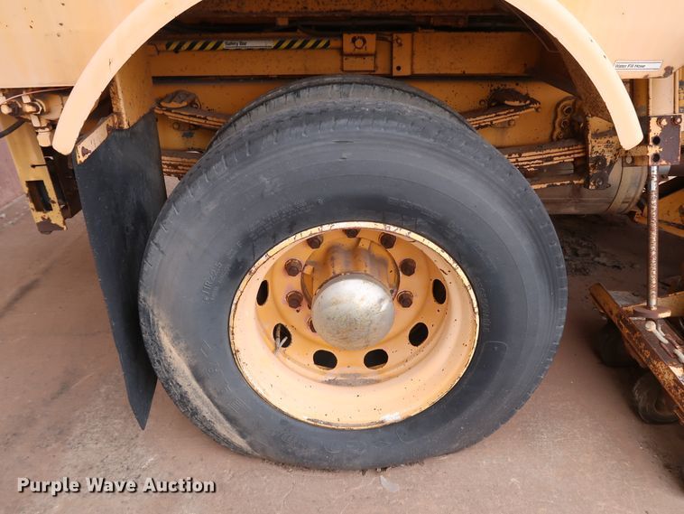 image for item KY9753 1988 Ford Cargo CF7000  street sweeper truck