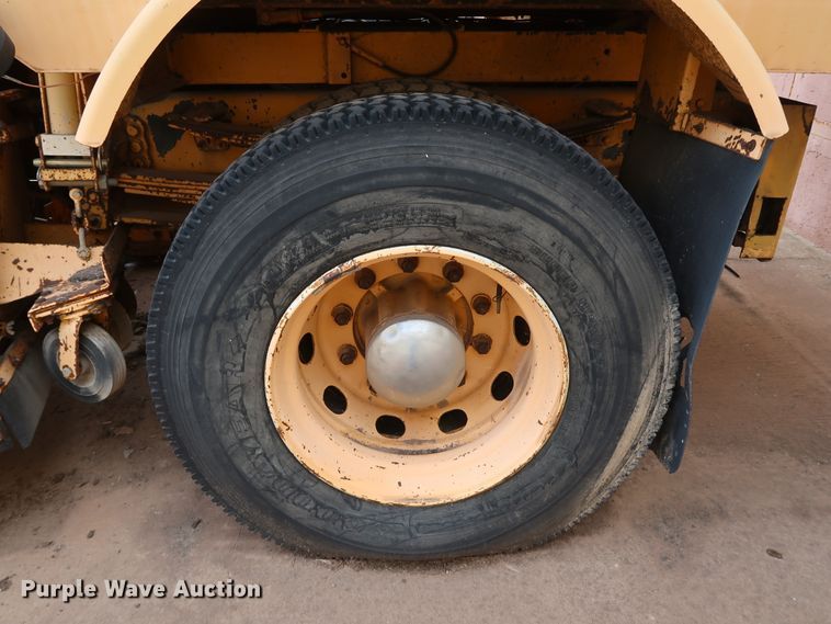 image for item KY9753 1988 Ford Cargo CF7000  street sweeper truck