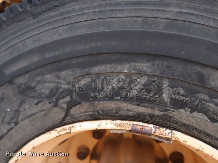 image for item KY9753 1988 Ford Cargo CF7000  street sweeper truck