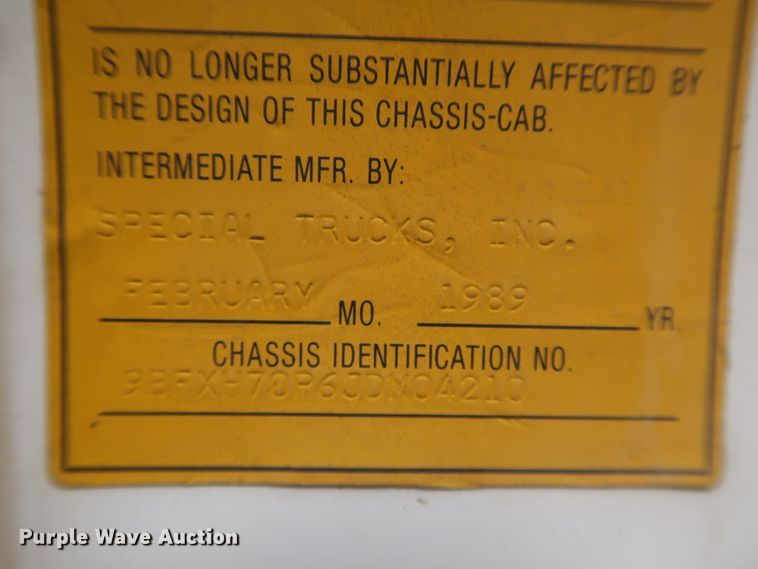 image for item KY9753 1988 Ford Cargo CF7000  street sweeper truck