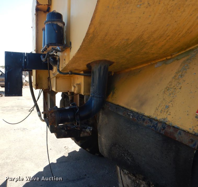 image for item DH7307 Caterpillar D35C  water wagon