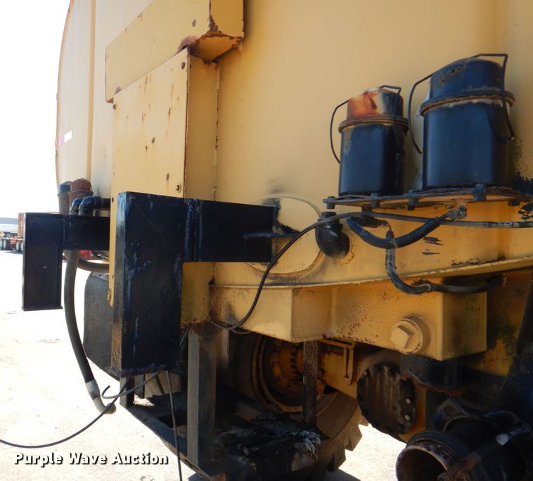 image for item DH7307 Caterpillar D35C  water wagon