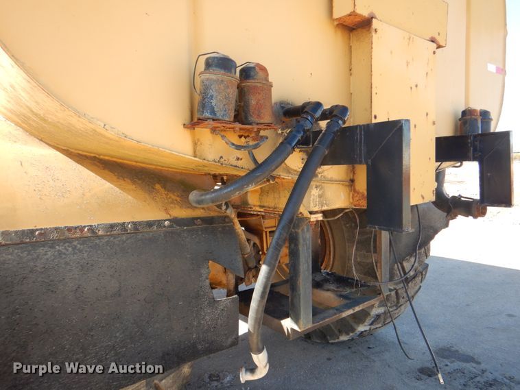 image for item DH7307 Caterpillar D35C  water wagon