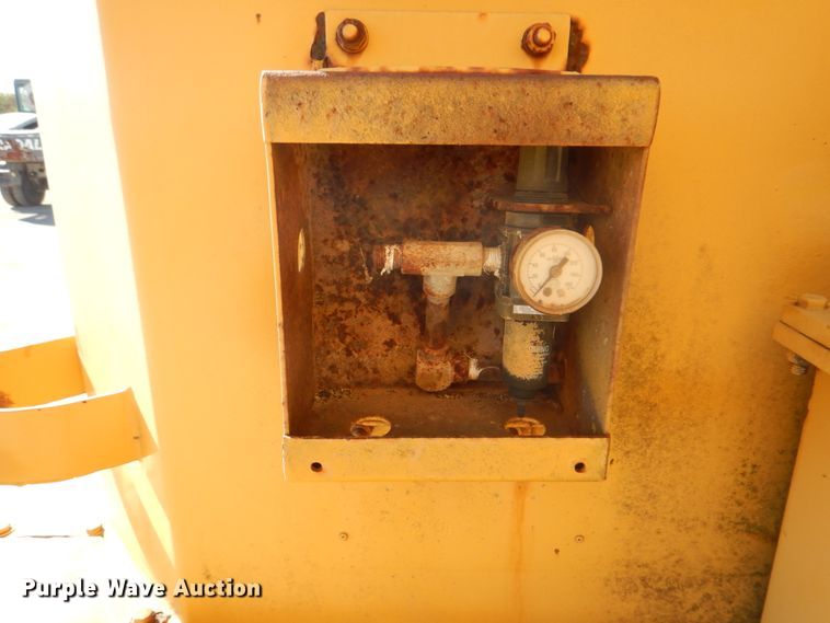 image for item DH7307 Caterpillar D35C  water wagon