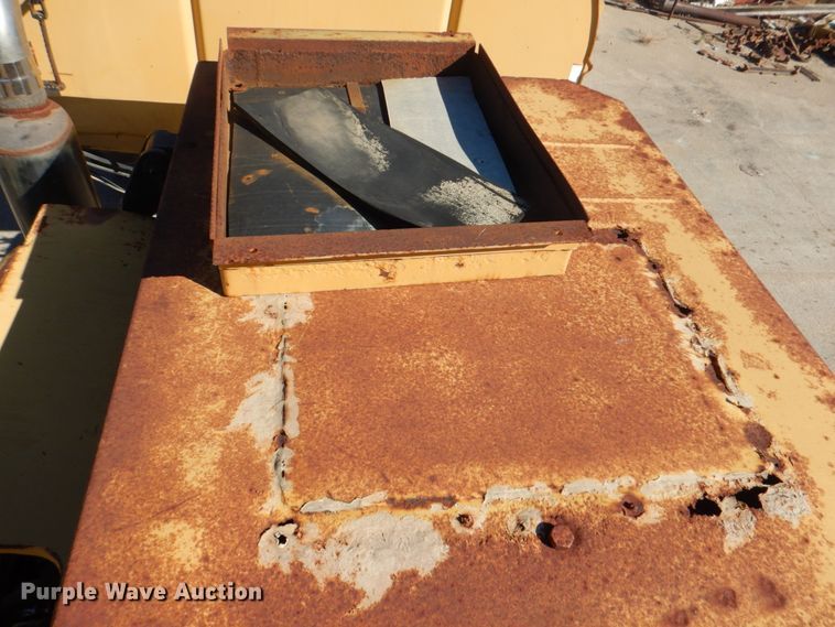 image for item DH7307 Caterpillar D35C  water wagon