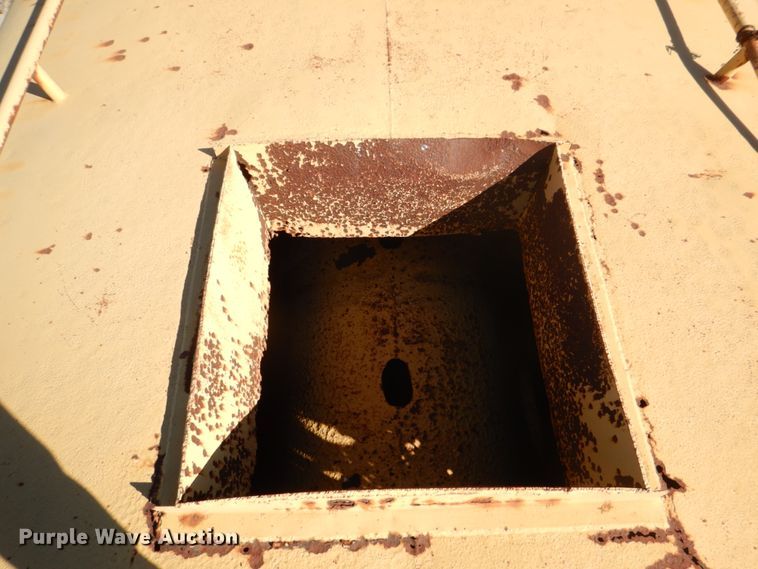 image for item DH7307 Caterpillar D35C  water wagon