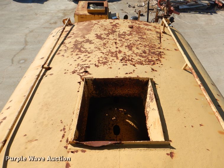 image for item DH7307 Caterpillar D35C  water wagon