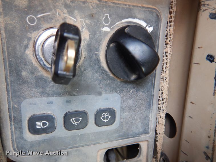 image for item DH8009 2000 Caterpillar 318BLN  excavator