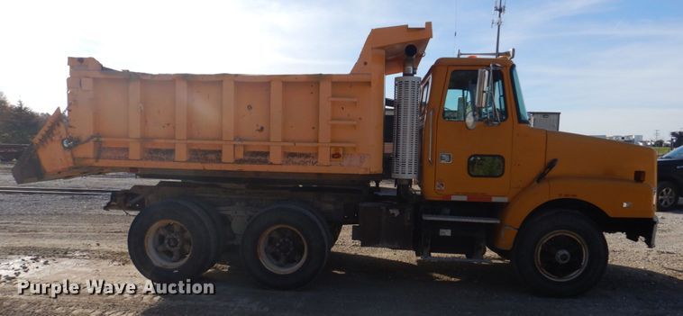 image for item DH8032 1994 White GMC WG  dump truck