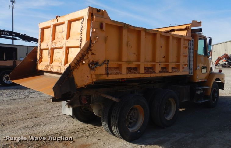 image for item DH8032 1994 White GMC WG  dump truck