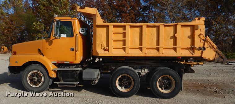 image for item DH8032 1994 White GMC WG  dump truck