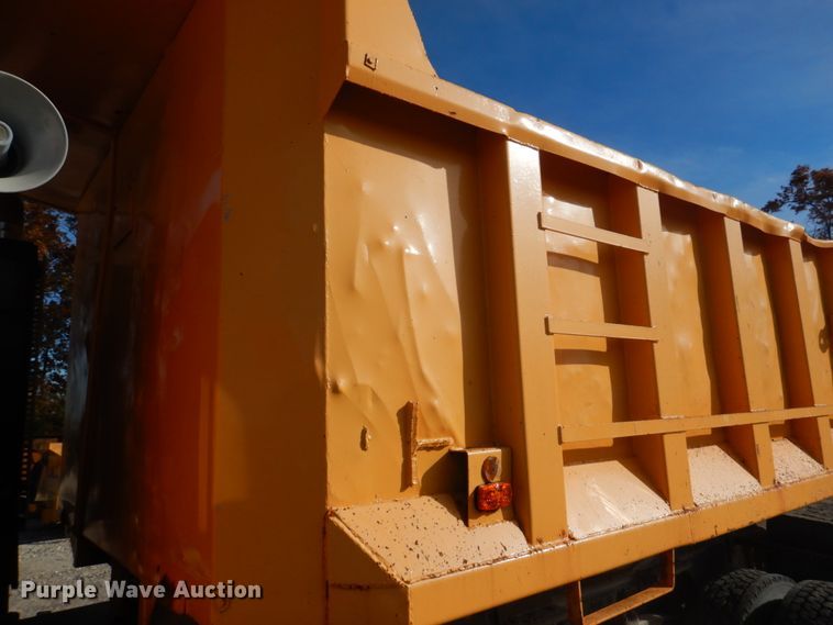 image for item DH8032 1994 White GMC WG  dump truck