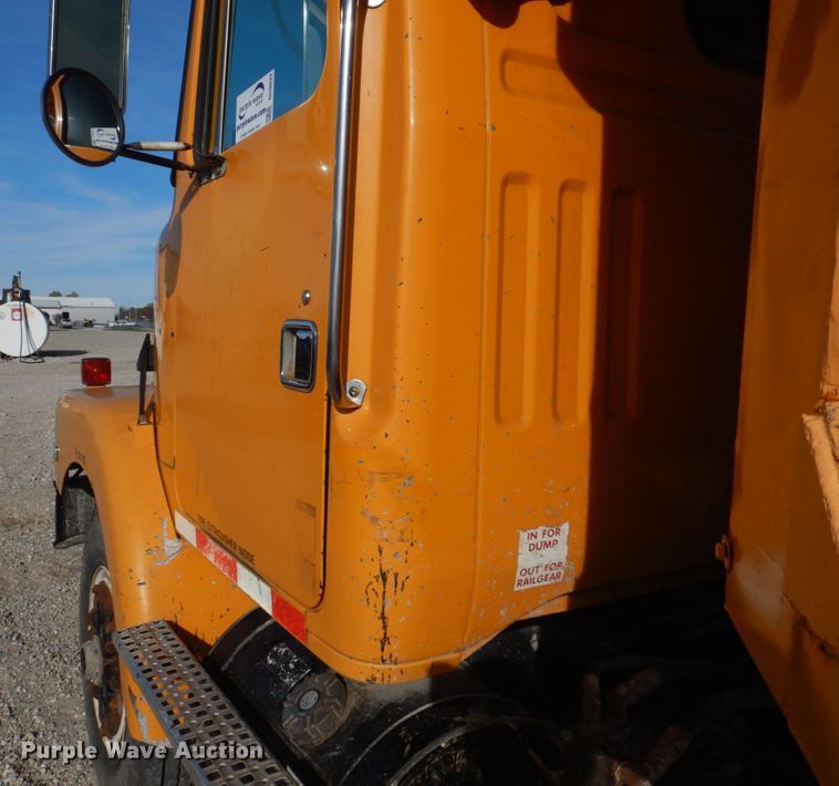 image for item DH8032 1994 White GMC WG  dump truck