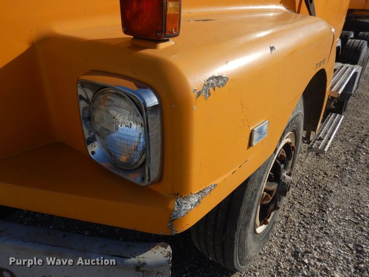 image for item DH8032 1994 White GMC WG  dump truck