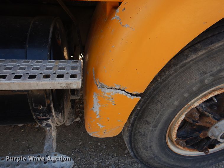 image for item DH8032 1994 White GMC WG  dump truck