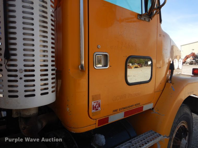 image for item DH8032 1994 White GMC WG  dump truck