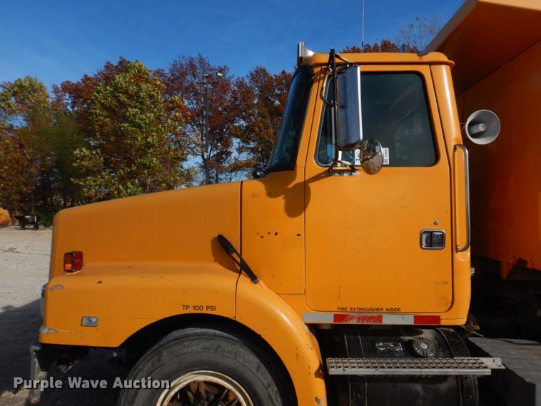 image for item DH8032 1994 White GMC WG  dump truck