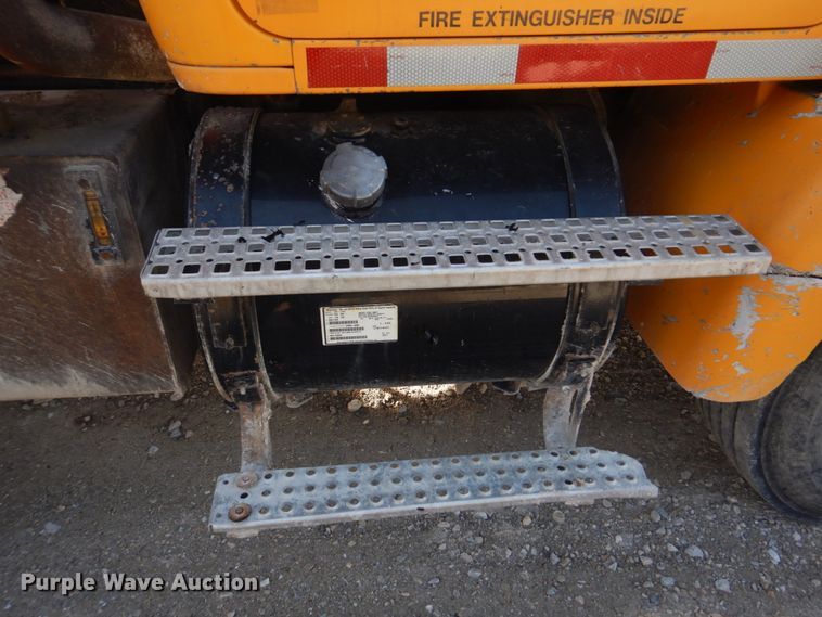 image for item DH8032 1994 White GMC WG  dump truck